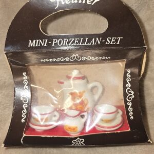 Steiff Mini Porzellan-Set Miniature Tea Set with Bear Motif - White and Red